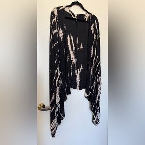 NWOT Oversized Short Sleeve Black & Tan Tie-Dye Shrug/Kimono in One Size